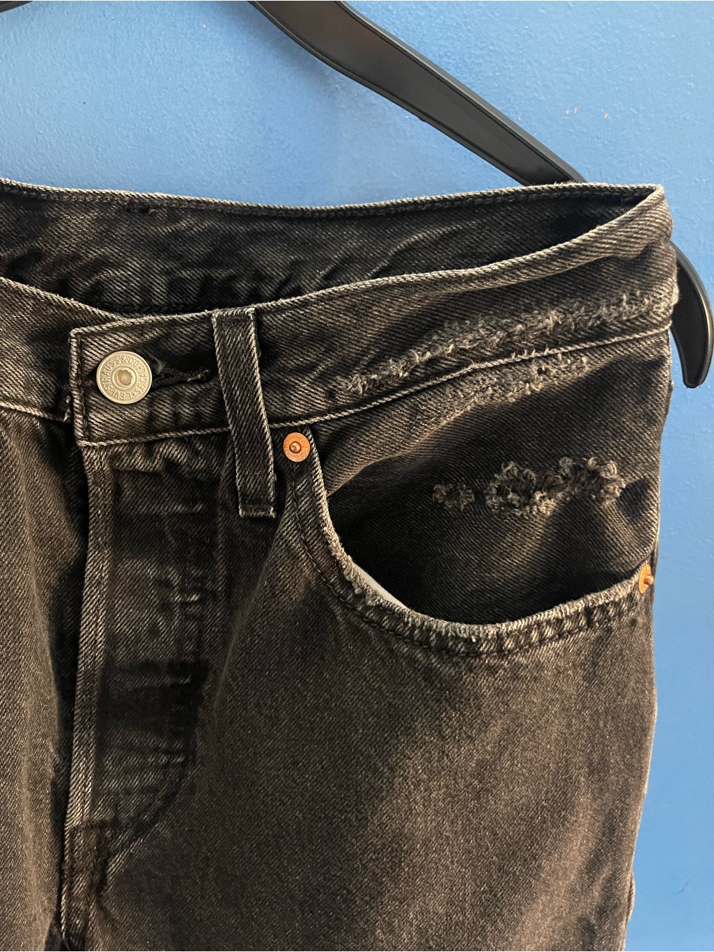 Women’s Black Distressed Jeans Levi’s Size 26